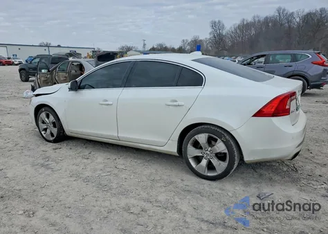 2018 Volvo S60 Premier z USA, uszkodzony, nr VIN LYV402HK8JB174776